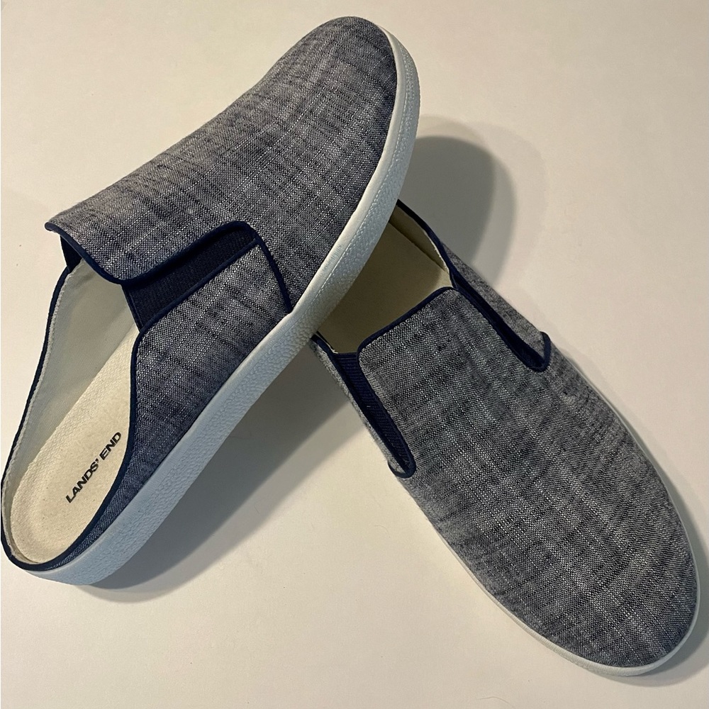 LAND’S END - 10B ladies, slip on, blue chambray, memory foam insole, EUC clog!!!